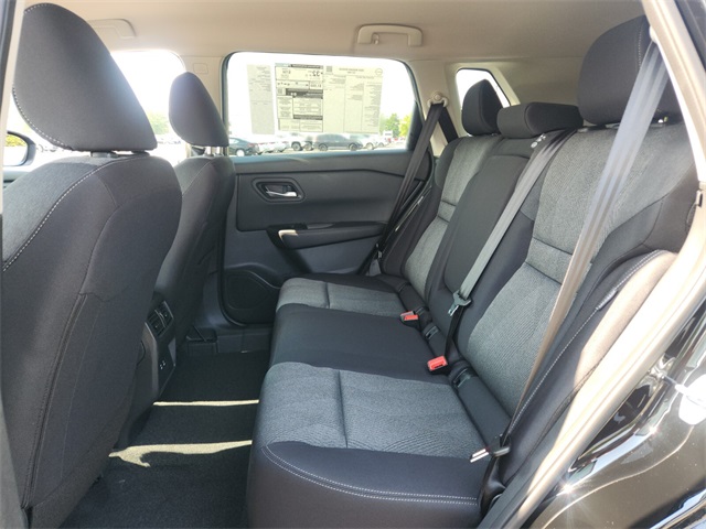 2026 Nissan Rogue SV photo 5