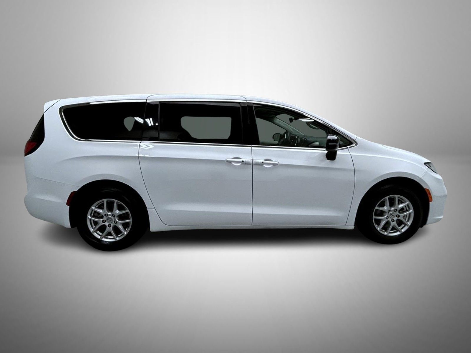 2024 Chrysler Pacifica Touring L photo 4