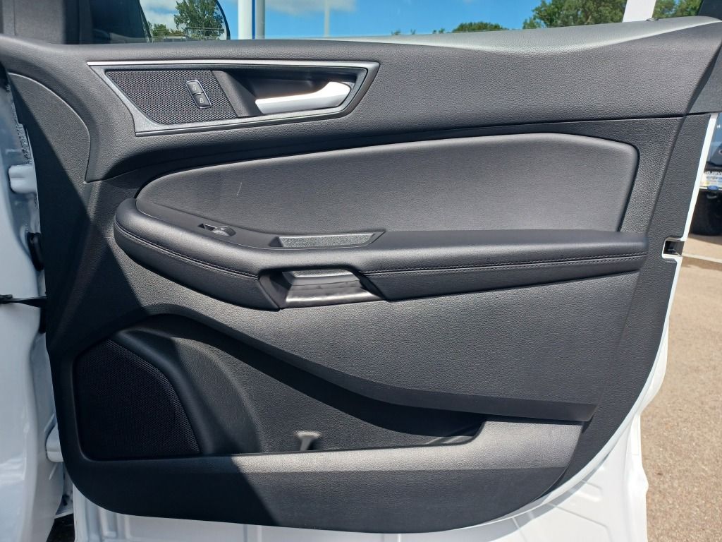 2024 Ford Edge SE photo 4