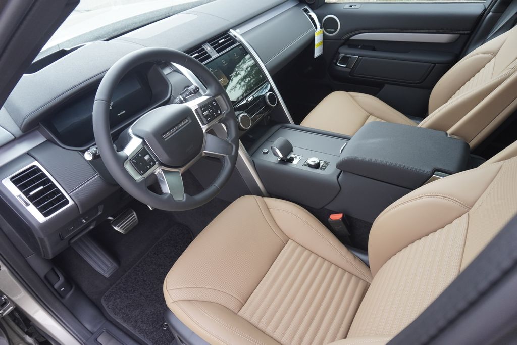 2025 Land Rover Discovery SE photo 18