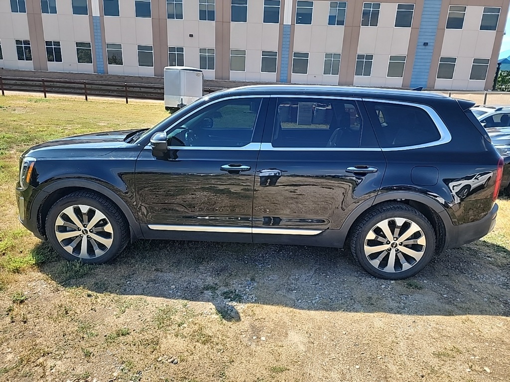 2022 Kia Telluride S photo 2