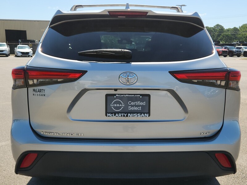2021 Toyota Highlander XLE photo 3