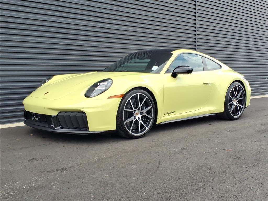 2025 Porsche 911 GTS's photo