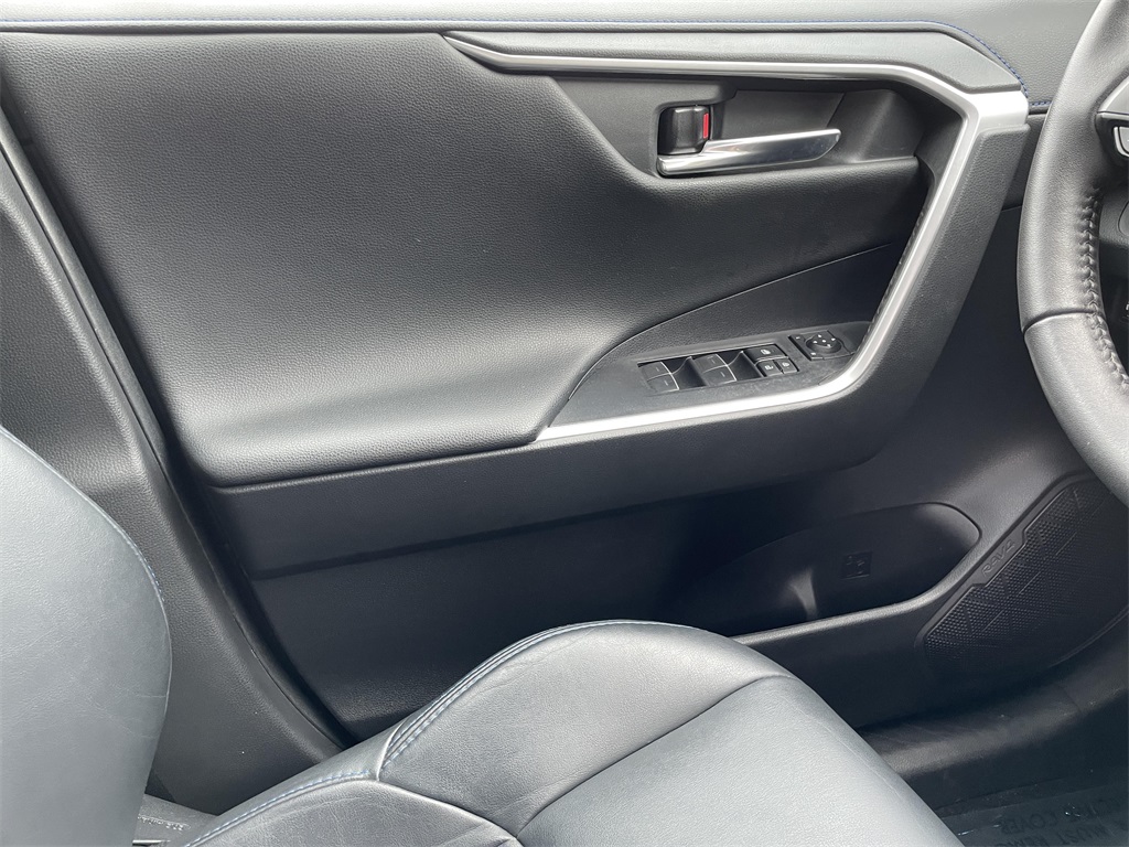 2022 Toyota RAV4 XSE photo 16