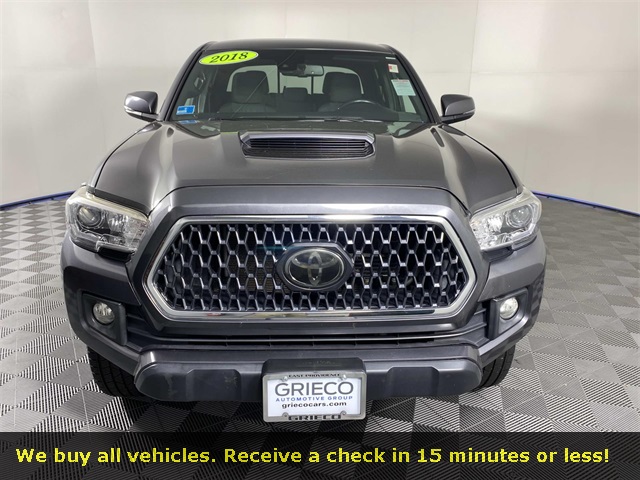 2018 Toyota Tacoma TRD Sport V6 photo 2