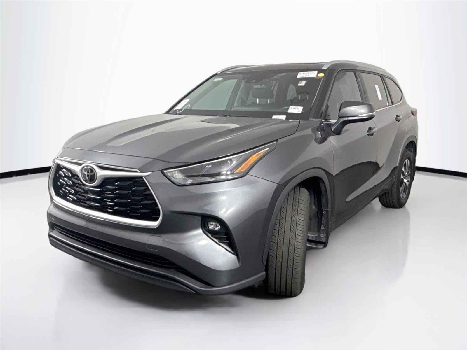 2023 Toyota Highlander XLE photo 2