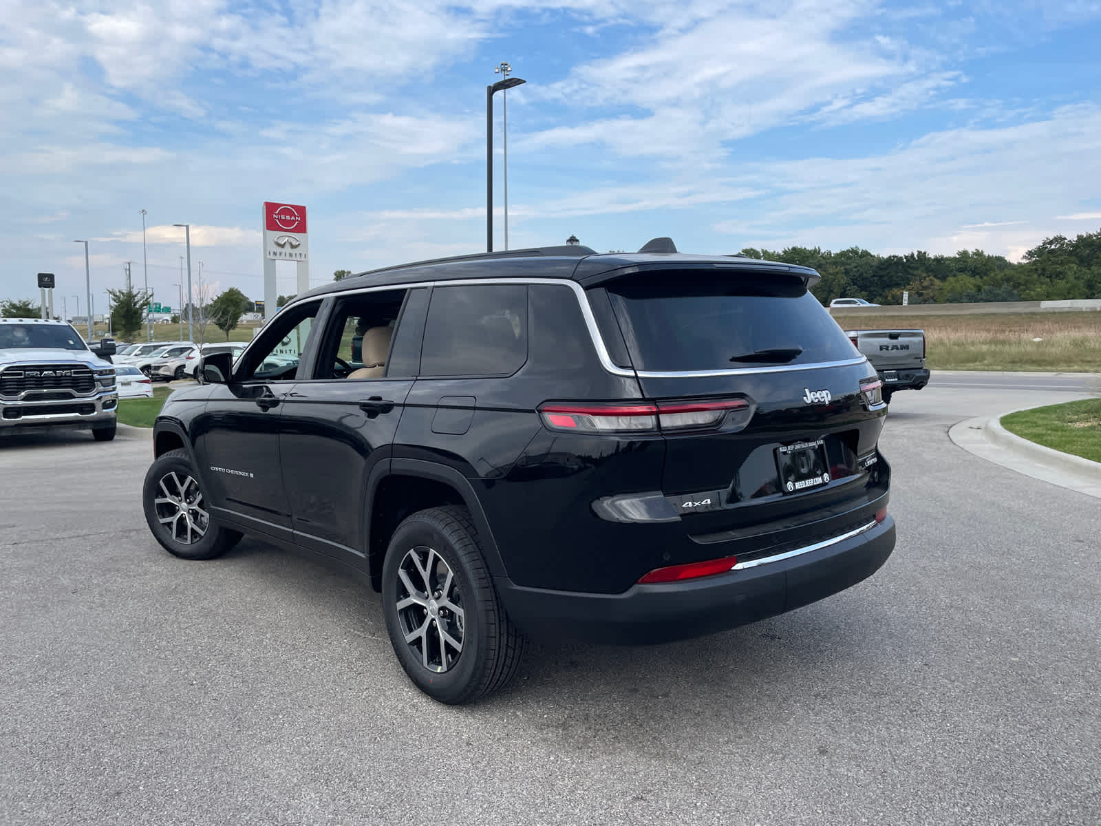 2025 Jeep Grand Cherokee Limited photo 7