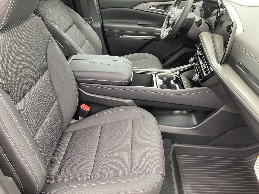 2025 Chevrolet Traverse photo 35