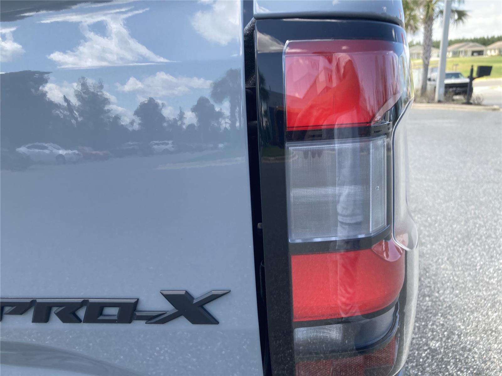 2023 Nissan Frontier PRO-X photo 11