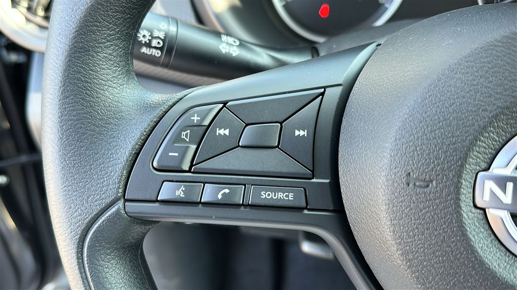 2025 Nissan Kicks Play S photo 13