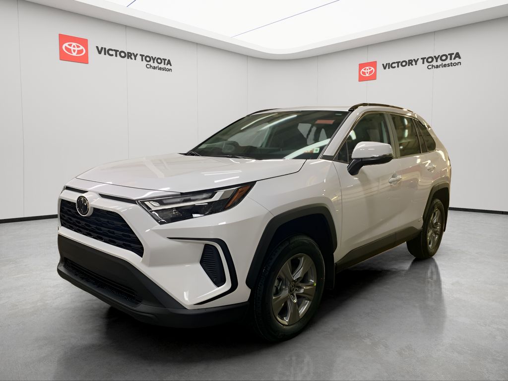 2025 Toyota RAV4 XLE's photo