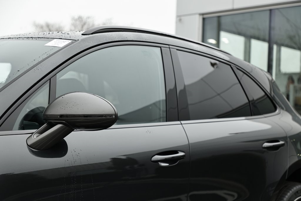 2025 Porsche Macan T photo 9