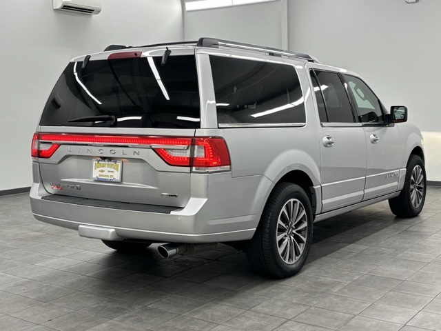 2015 Lincoln Navigator L Base photo 2