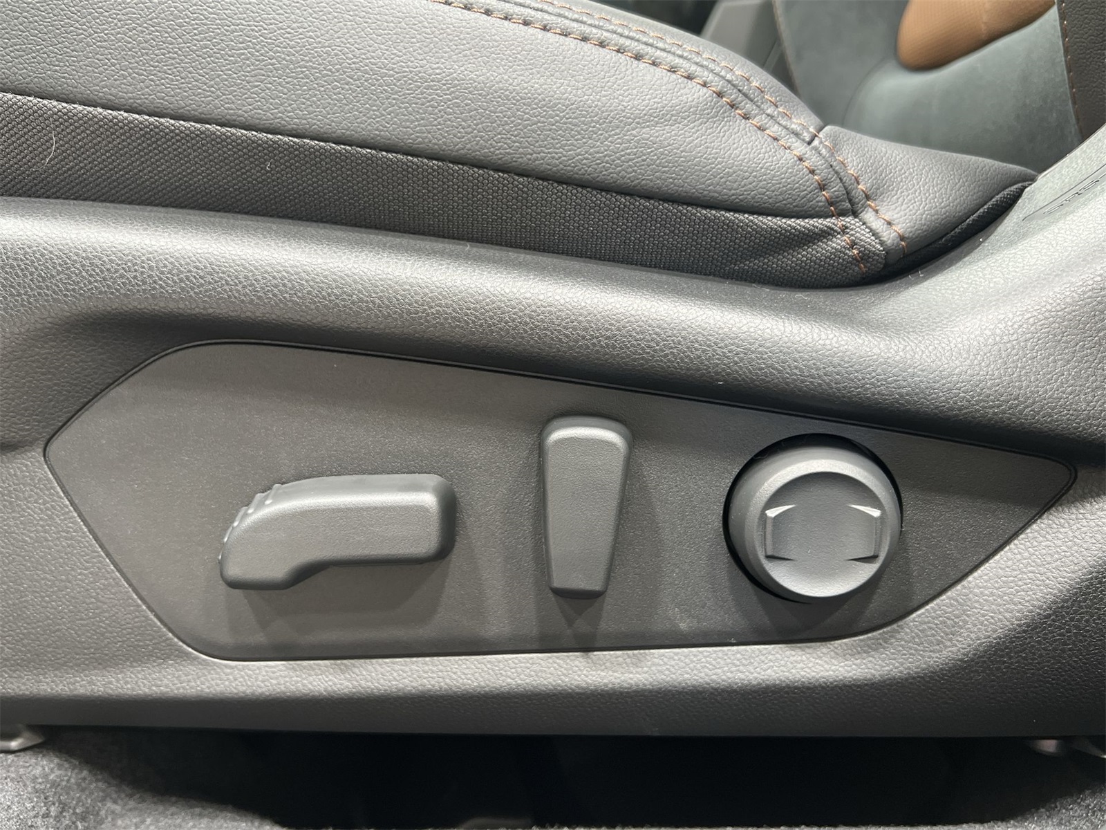 2025 Subaru Forester Touring photo 10
