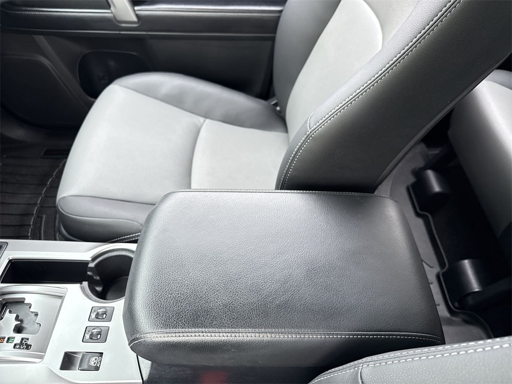 2022 Toyota 4Runner SR5 Premium photo 22