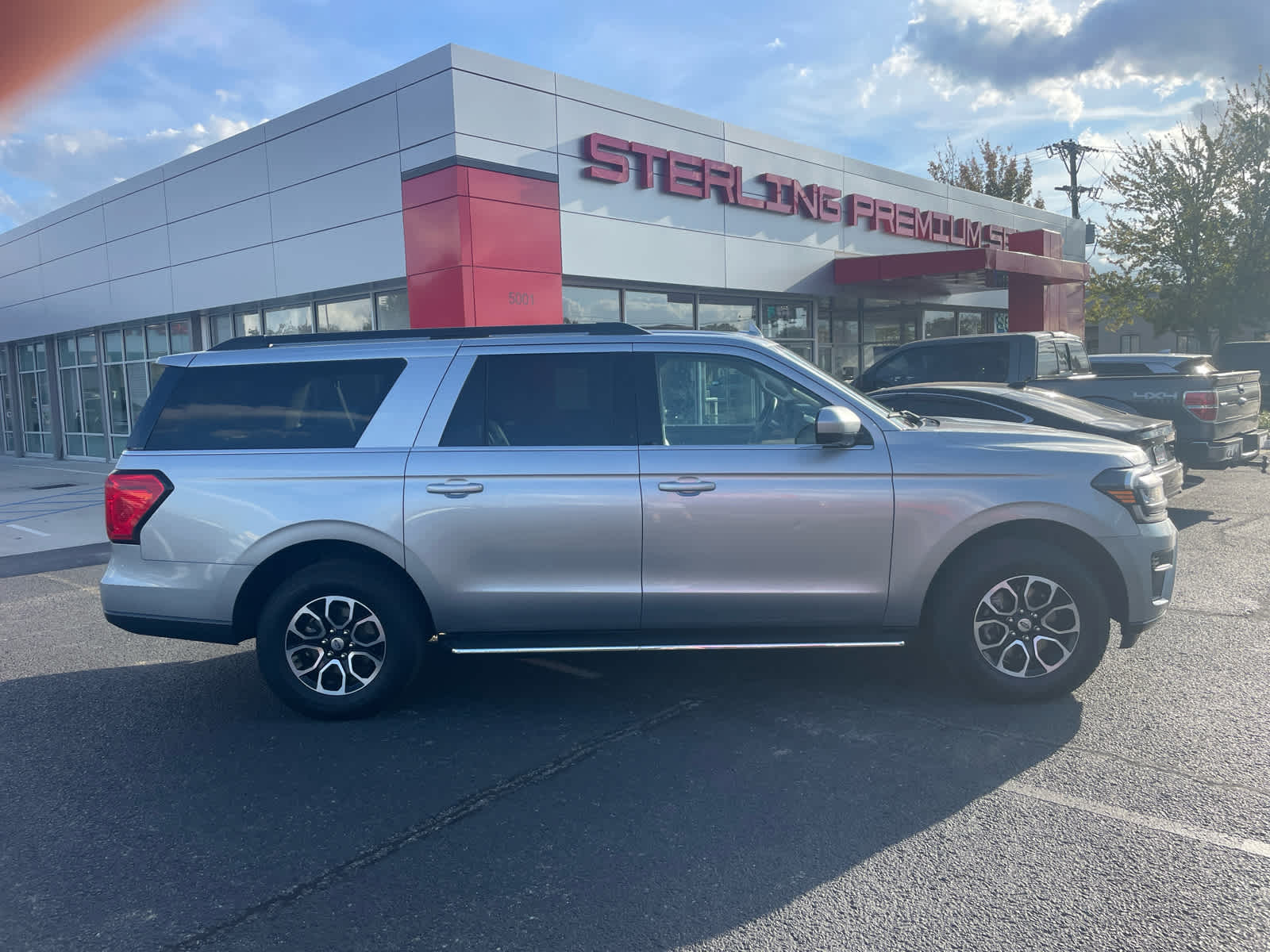 2023 Ford Expedition XLT's photo