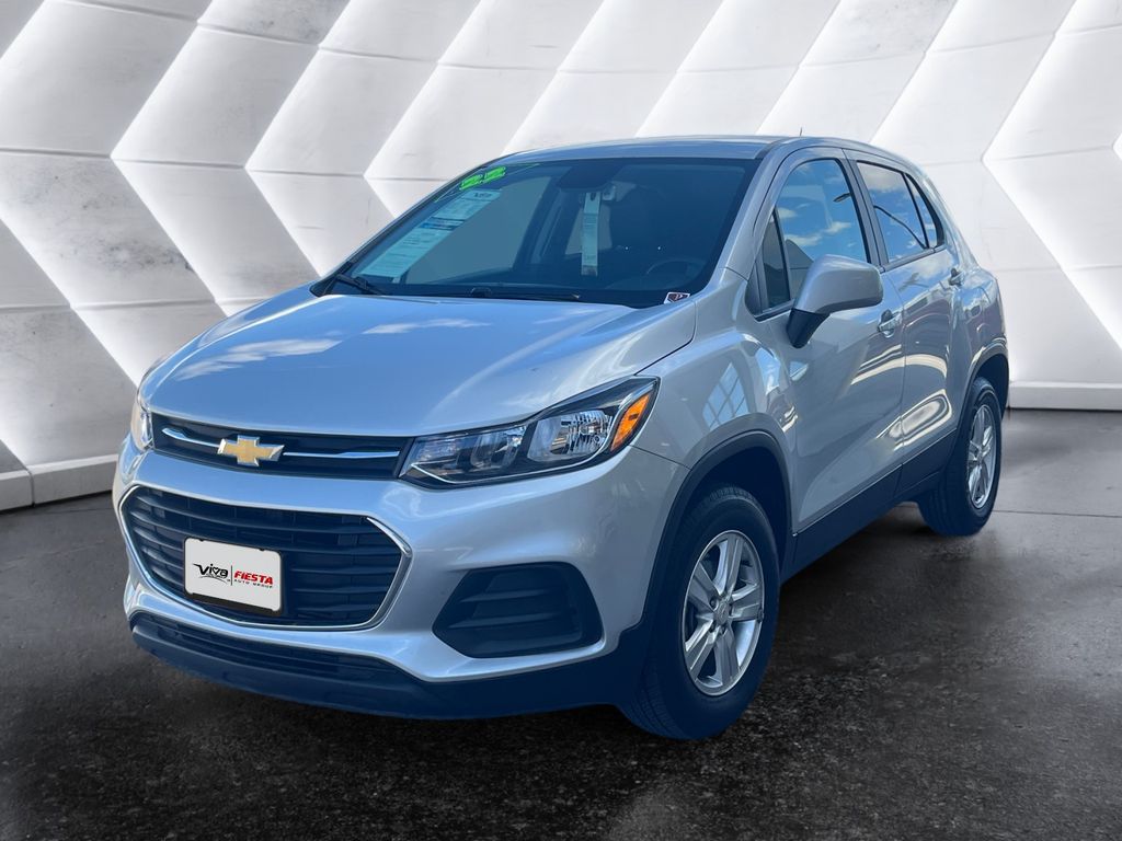2022 Chevrolet Trax LS photo 3
