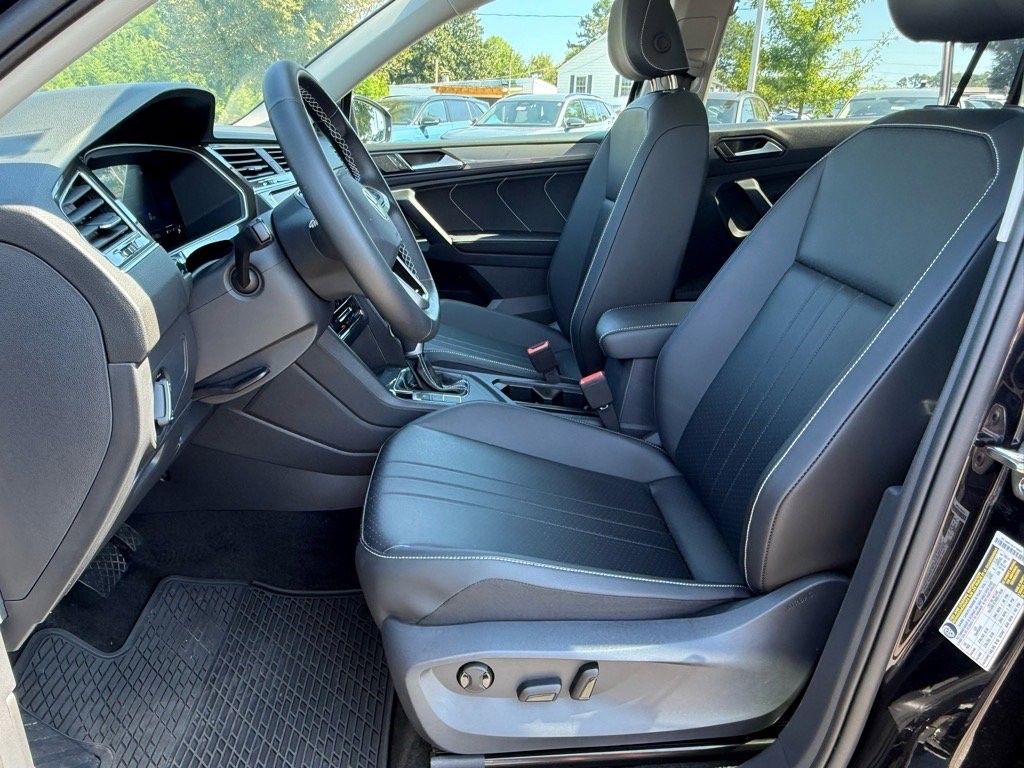2024 Volkswagen Tiguan SE Wolfsburg Edition photo 3