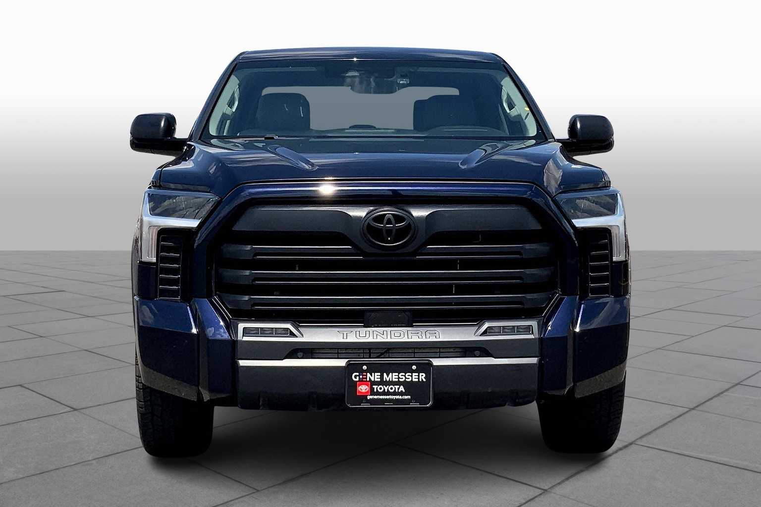 2023 Toyota Tundra SR5 CrewMax photo 3