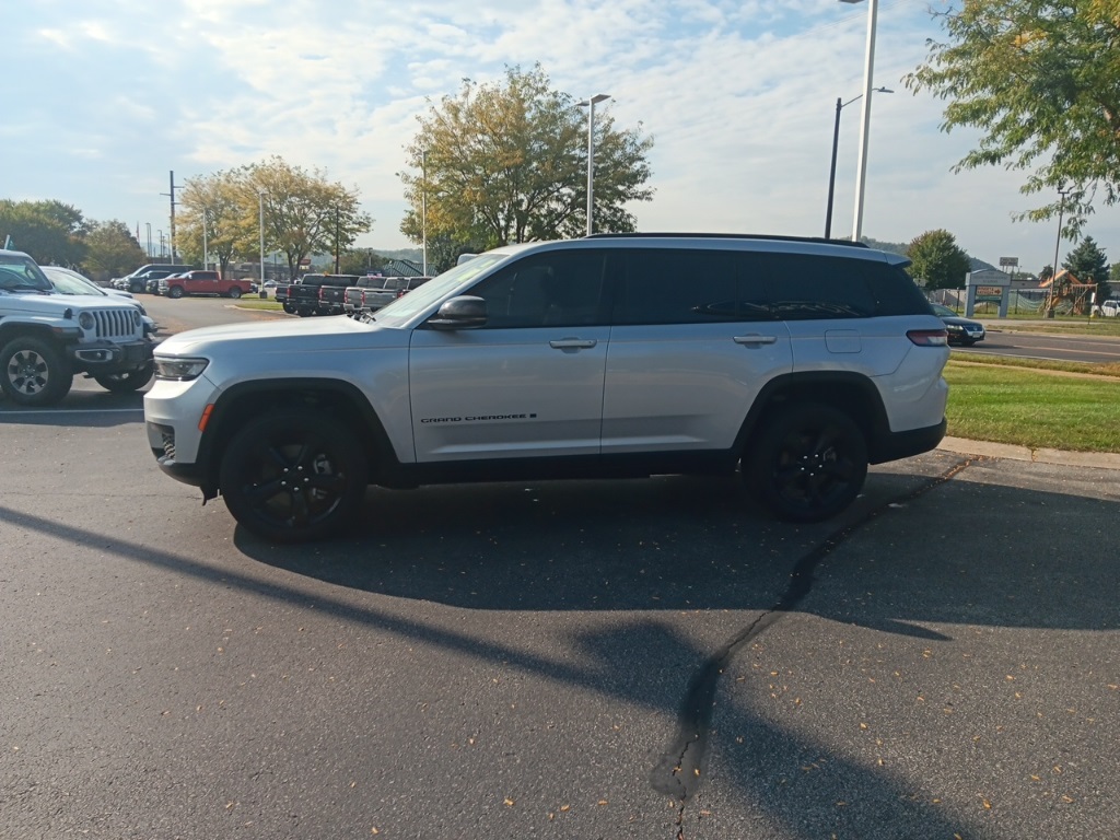 2023 Jeep Grand Cherokee Altitude photo 15