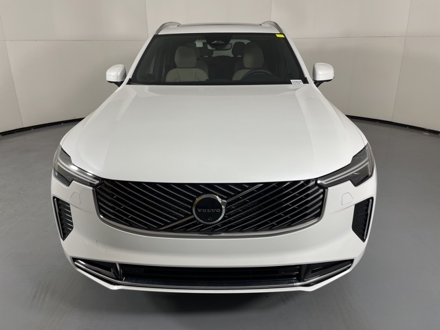 2025 Volvo XC90 B5 AWD Plus photo 3
