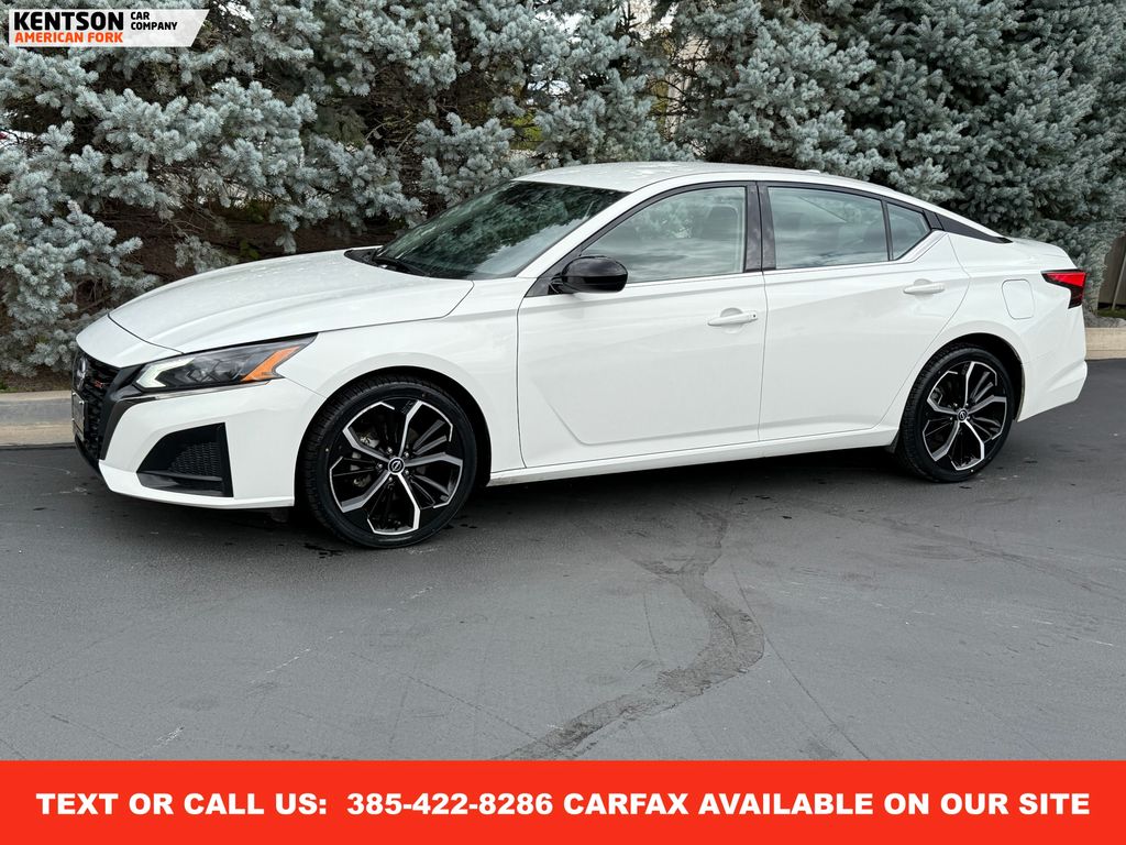 2024 Nissan Altima SR's photo