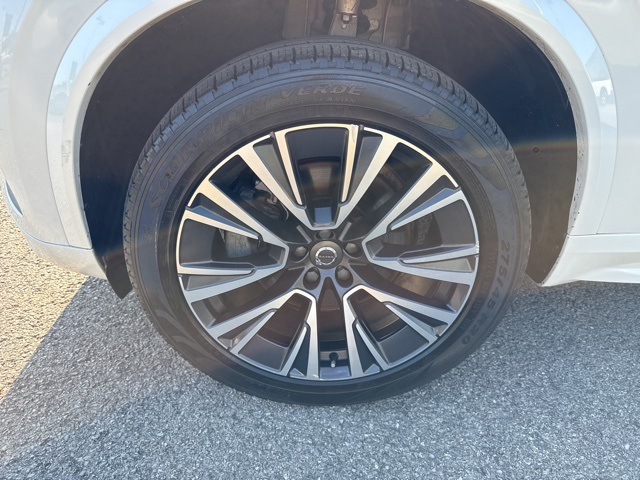 2022 Volvo XC90 T5 Momentum photo 9