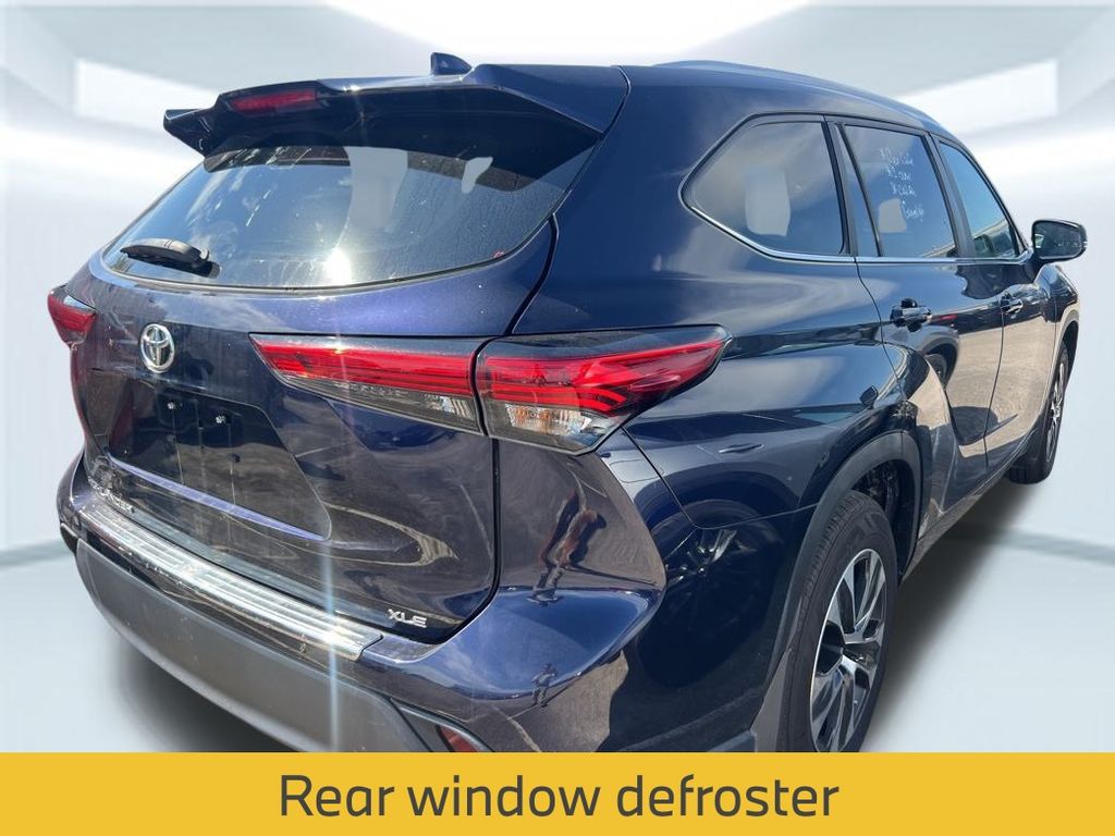 2023 Toyota Highlander XLE photo 3