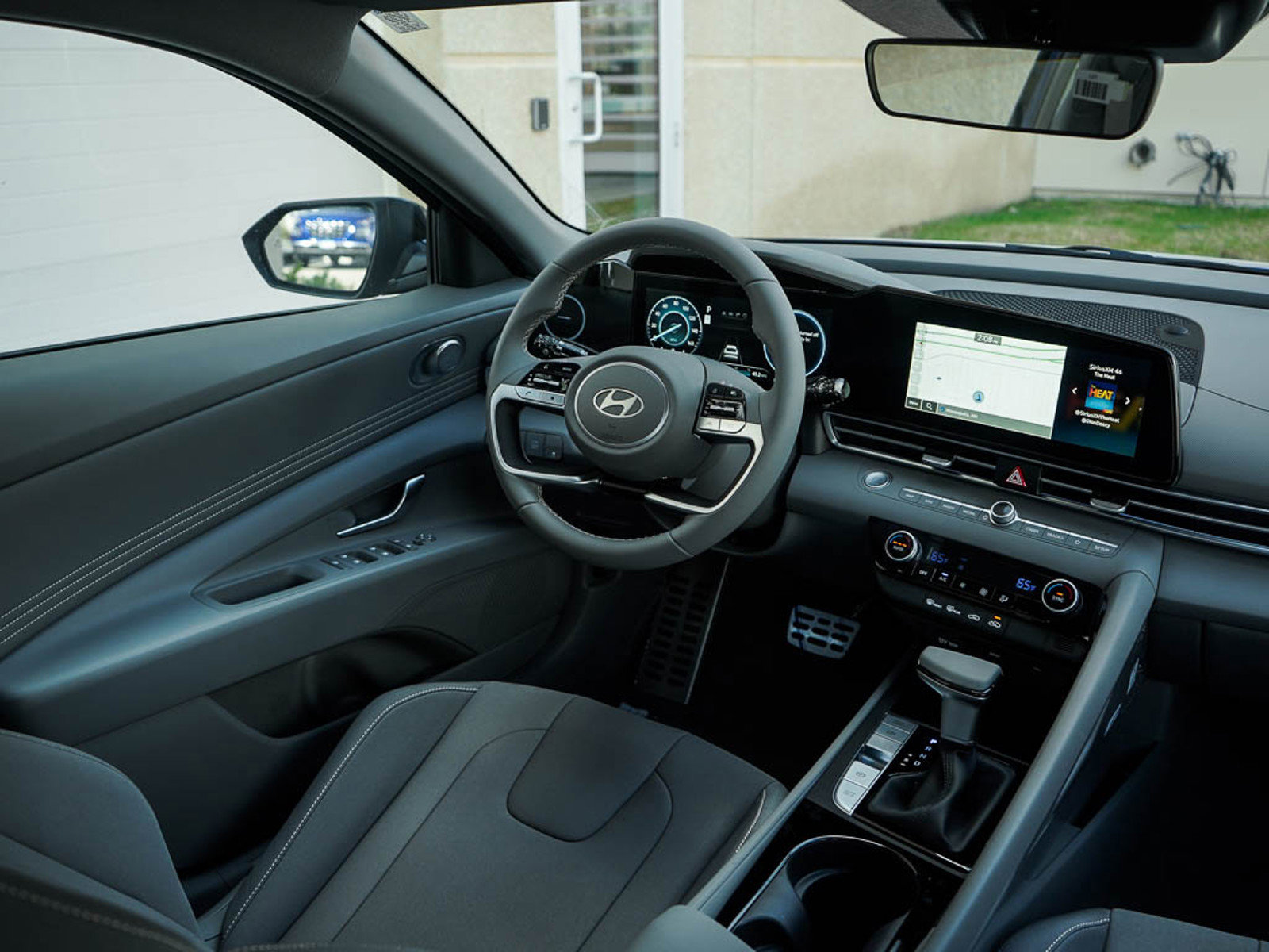 2025 Hyundai Elantra Hybrid SEL Sport photo 12