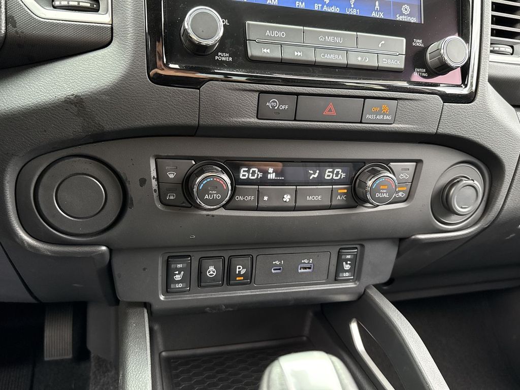 2024 Nissan Frontier SL photo 18