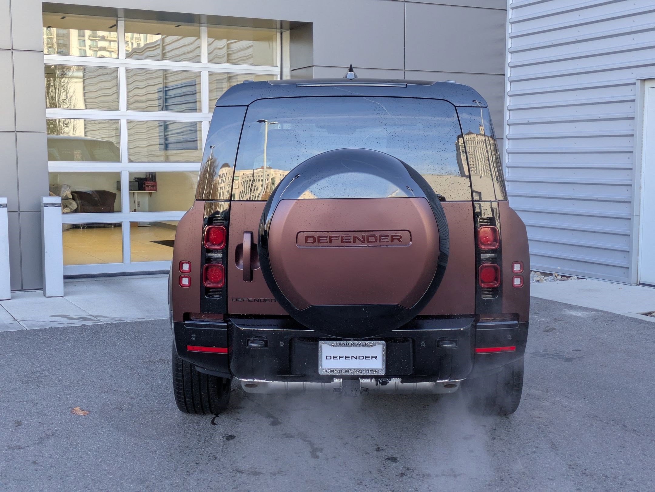 2025 Land Rover Defender X-Dynamic SE photo 3