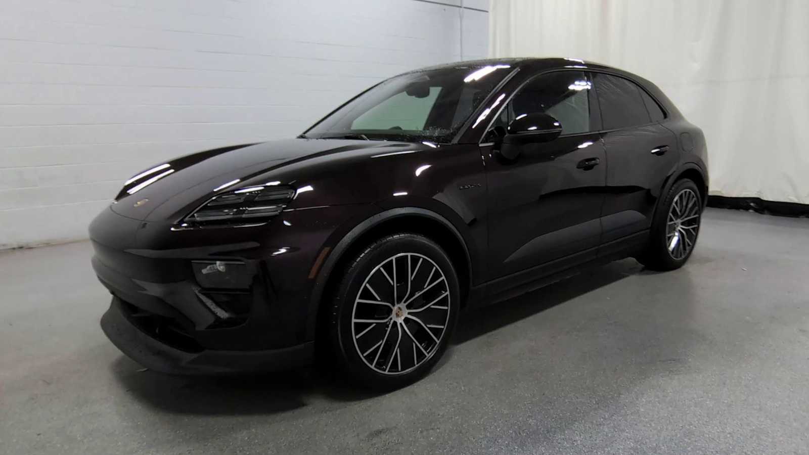 2025 Porsche Macan Electric 4 photo 3