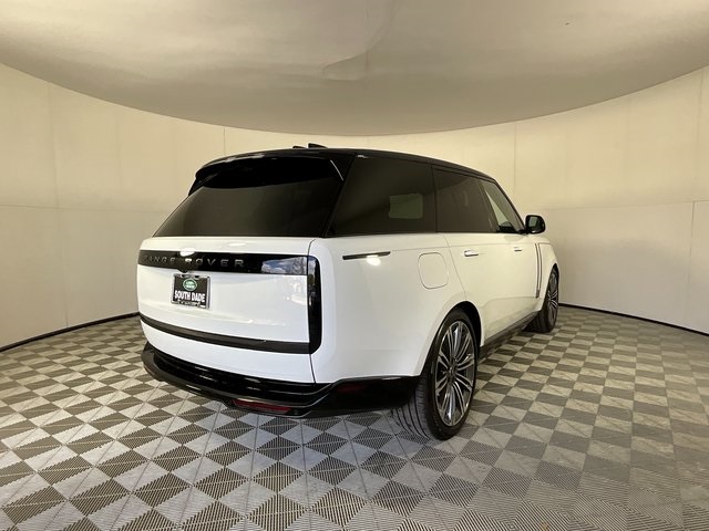 2025 Land Rover Range Rover SE photo 3
