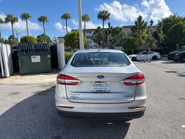 2019 Ford Fusion Hybrid SE photo 3