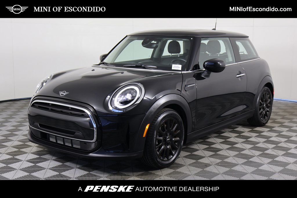 2023 MINI Hardtop 2 Door Base's photo
