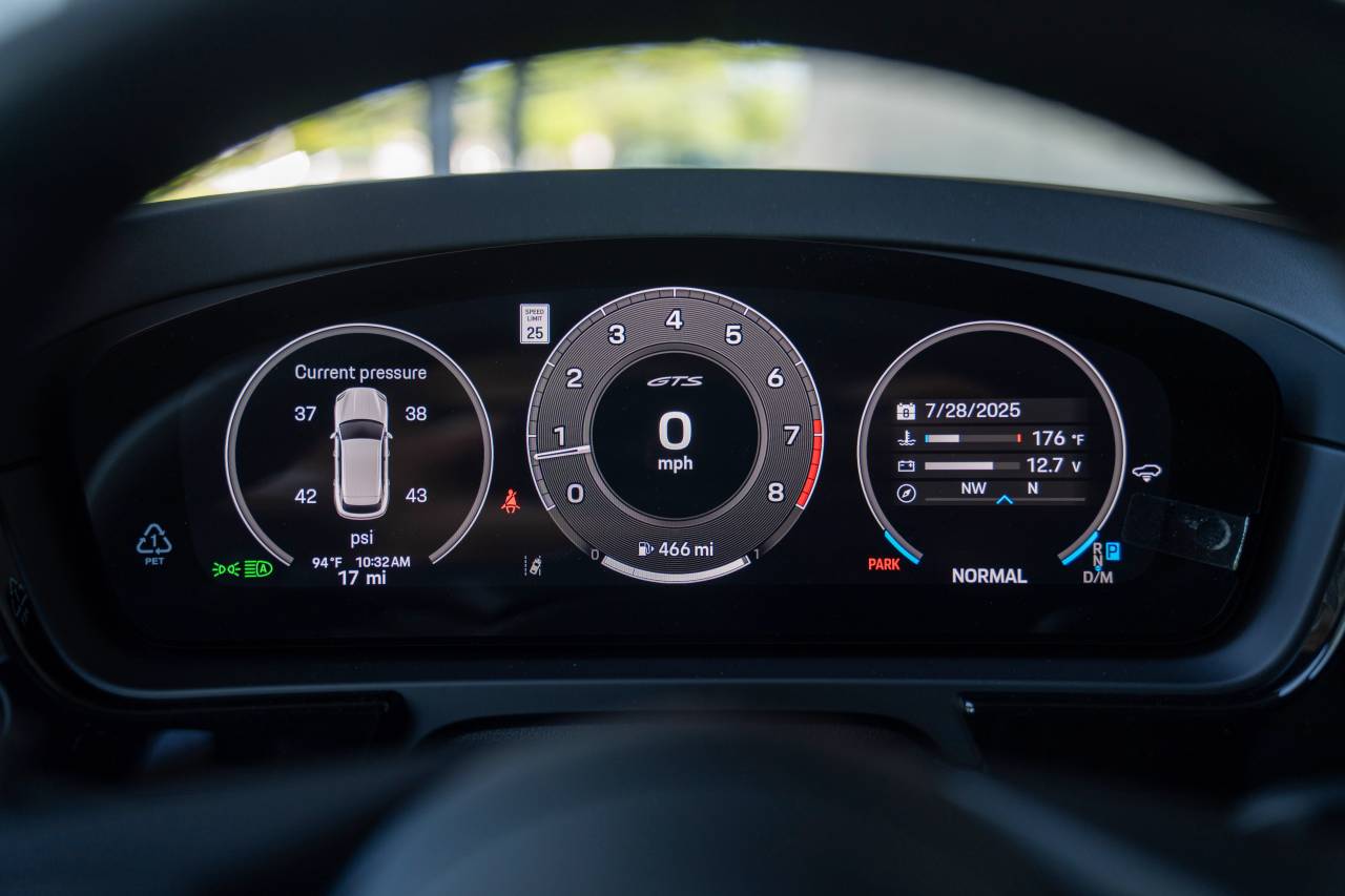 2025 Porsche Cayenne GTS photo 17