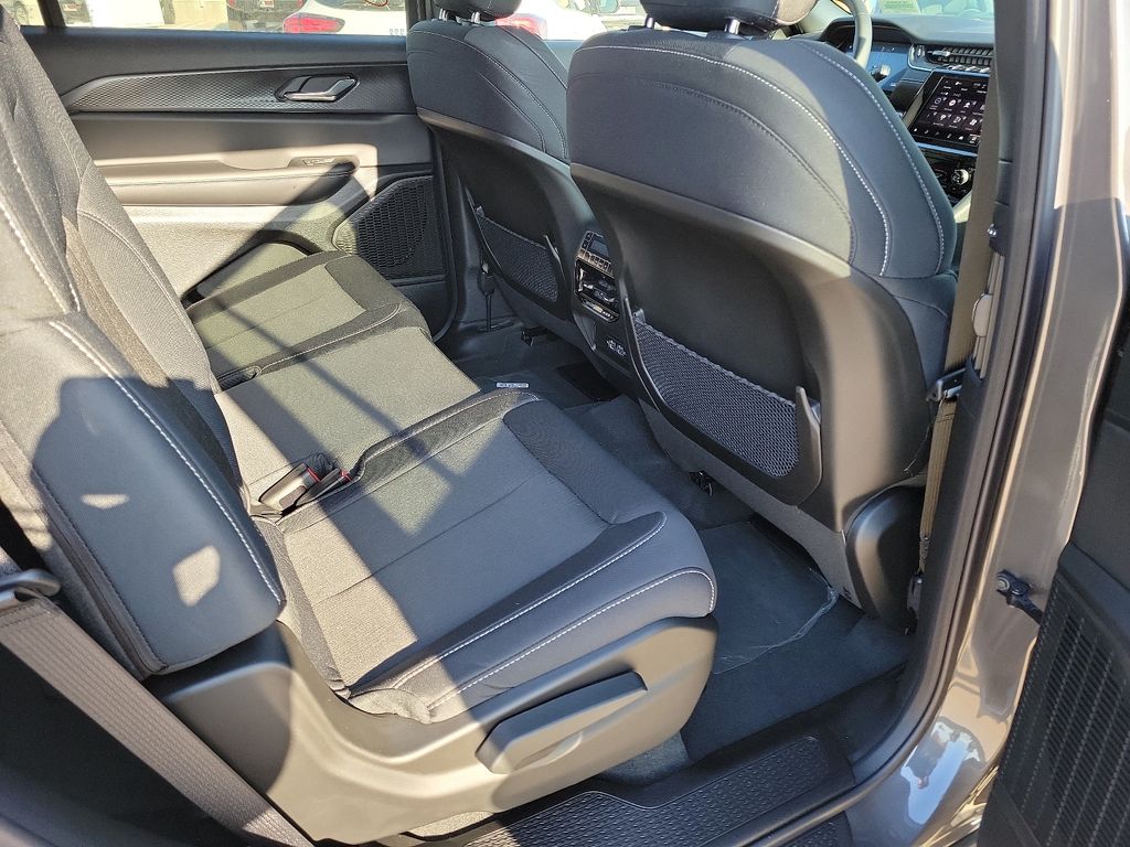 2025 Jeep Grand Cherokee Laredo X photo 9
