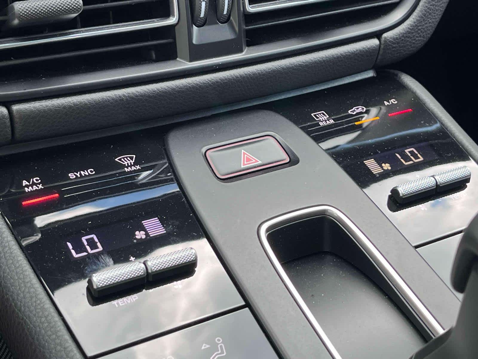 2024 Porsche Macan Base photo 24