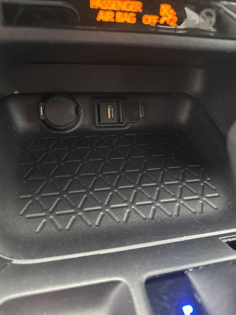 2020 Toyota RAV4 Hybrid LE photo 24
