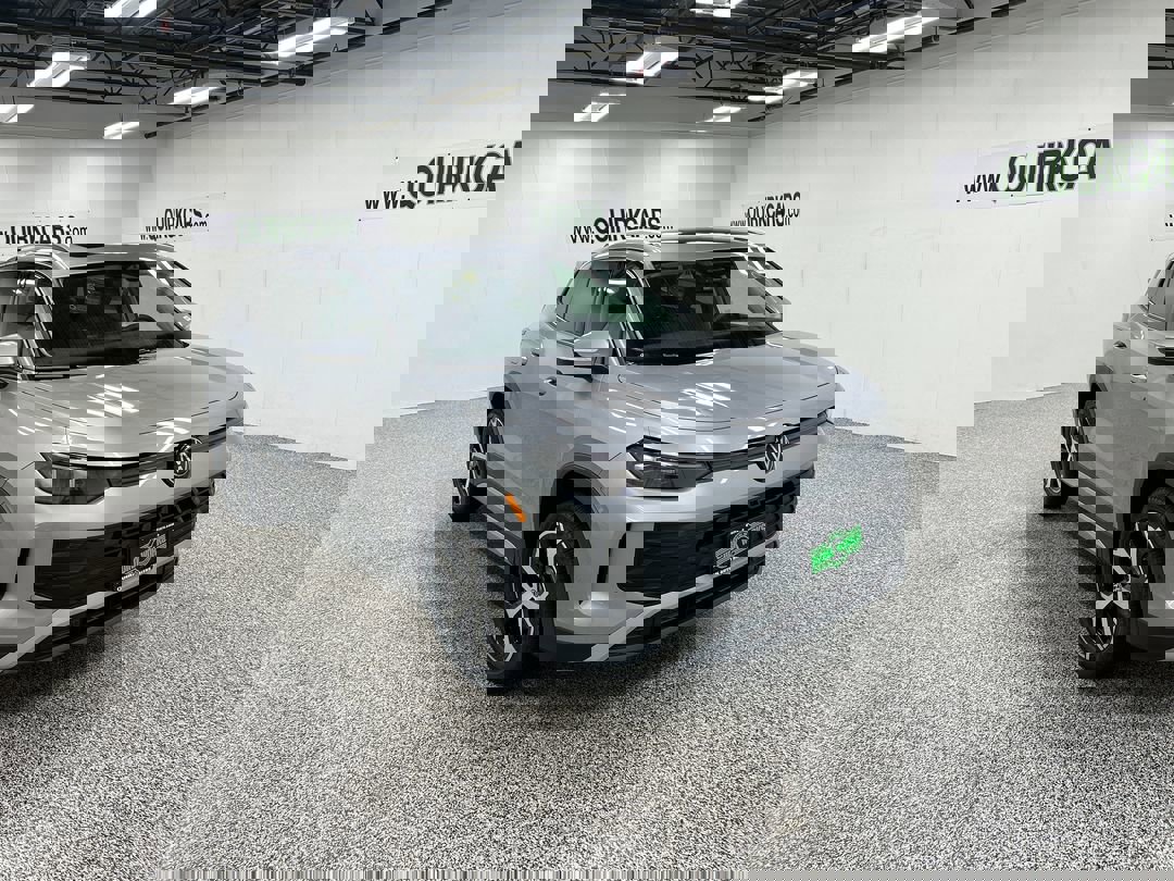 2025 Volkswagen Tiguan SE's photo