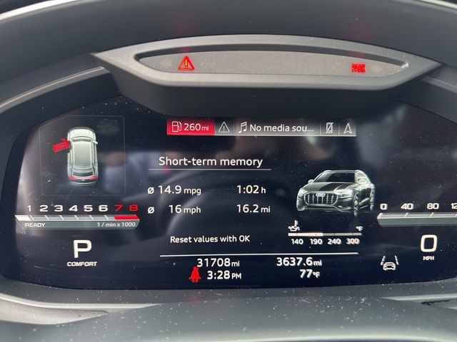 2022 Audi Q8 55 Premium Plus photo 3