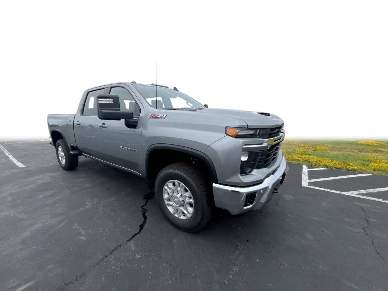 2025 Chevrolet Silverado 2500HD LT photo 2