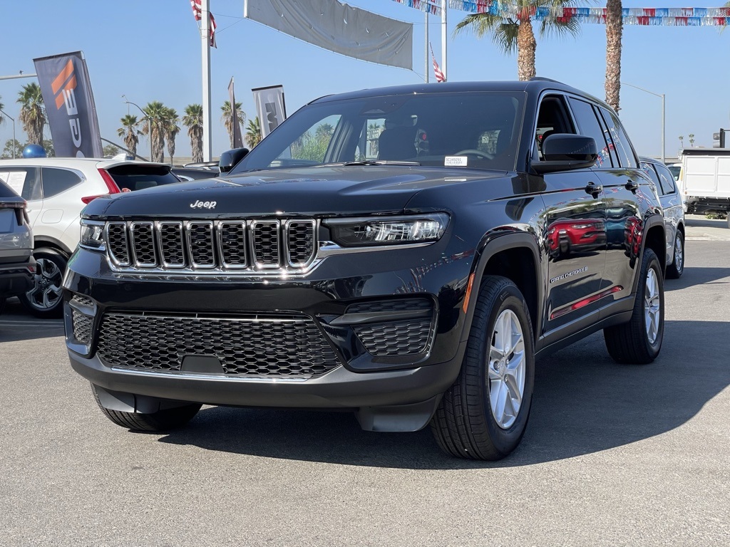 2025 Jeep Grand Cherokee Laredo X photo 2