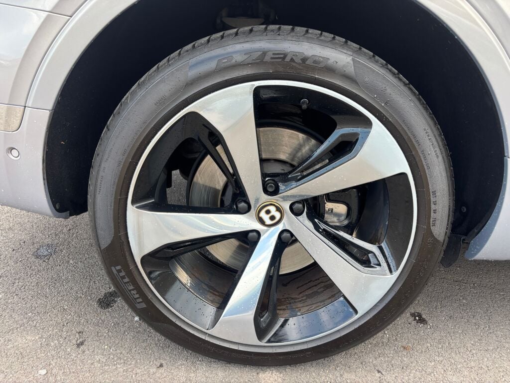 2019 Bentley Bentayga V8 photo 8