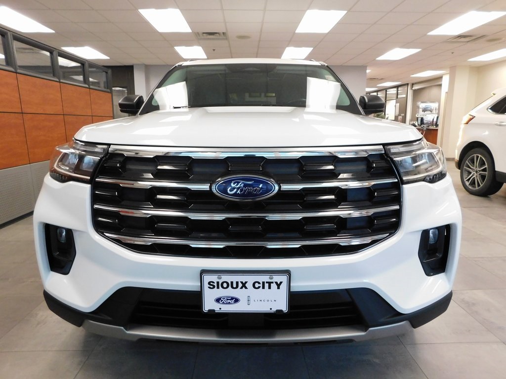 2025 Ford Explorer photo 3