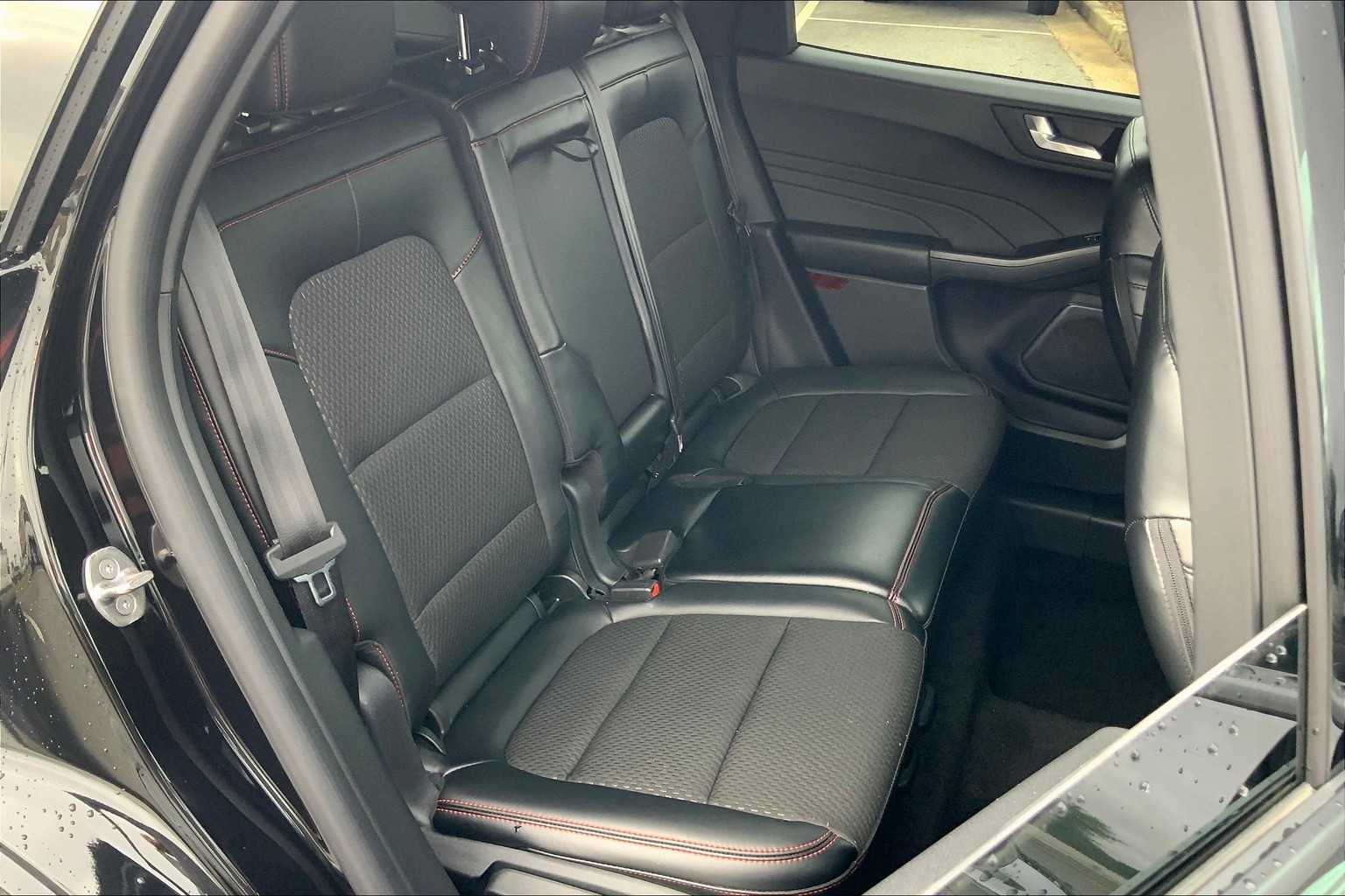 2024 Ford Escape ST-Line photo 17