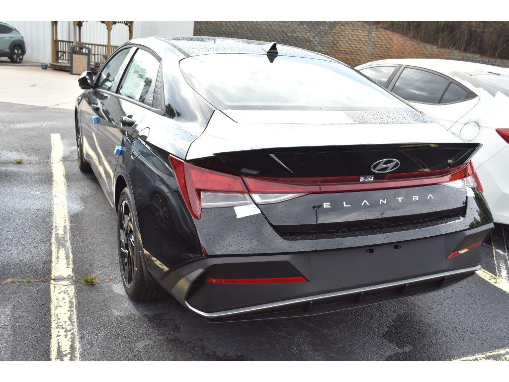 2026 Hyundai Elantra SEL Sport photo 4