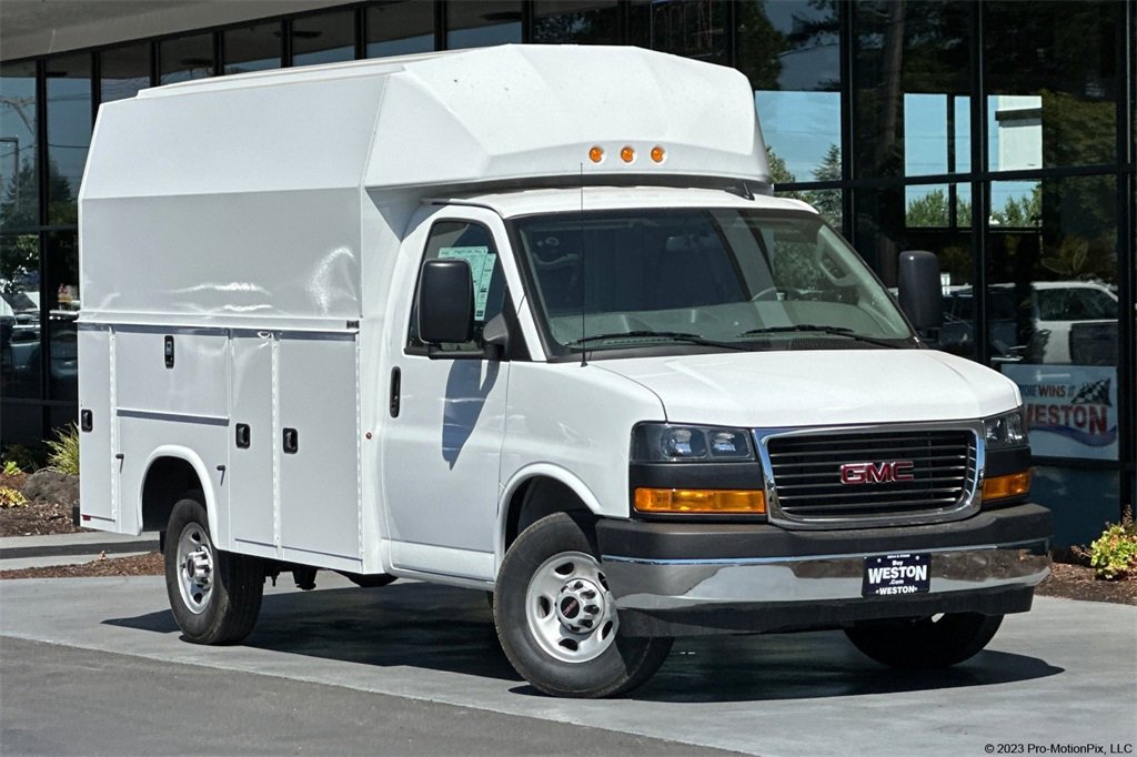 2025 GMC Savana Cutaway Work Van's photo