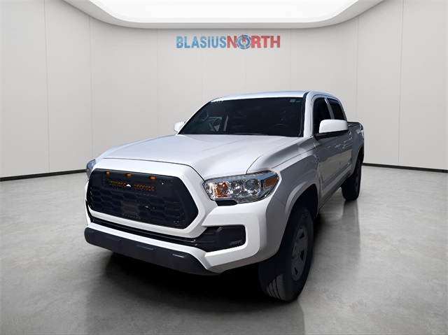 2023 Toyota Tacoma SR's photo