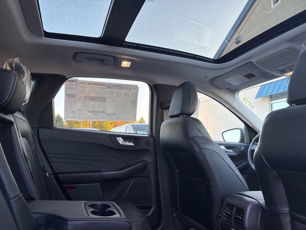 2025 Ford Escape Plug-In Hybrid photo 14